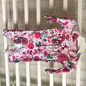 No stains! Only worn once. Never dried. Pet free, smoke free home